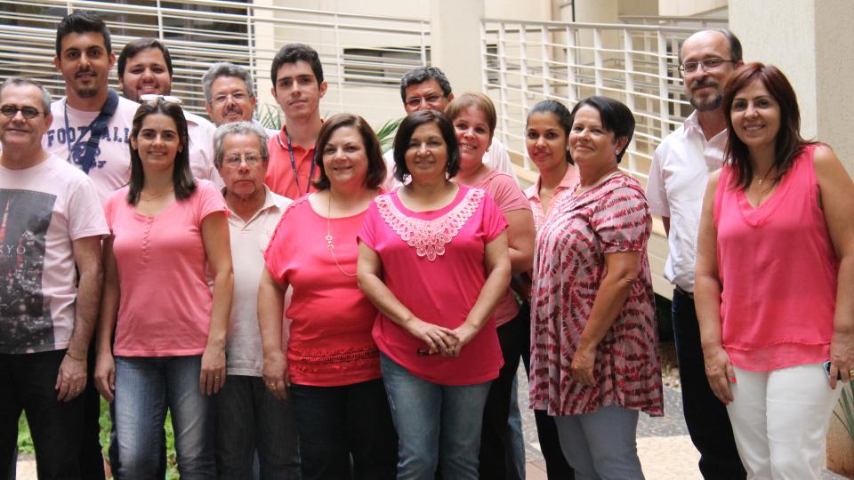 No dia 16/10, servidores da Pró-reitoria de Recursos Humanos (Proreh) da UFU se reuniram para apoiar a campanha ‘Outubro rosa’, de prevenção ao câncer