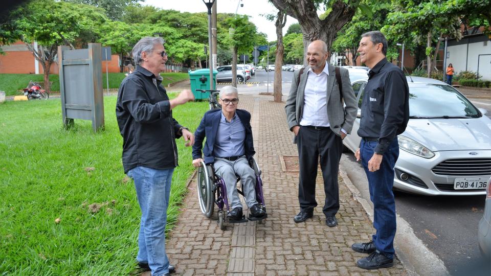 Presidente da Fapemig, Carlos Alberto Arruda de Oliveira, visita laboratórios da UFU  (Milton Santos)
